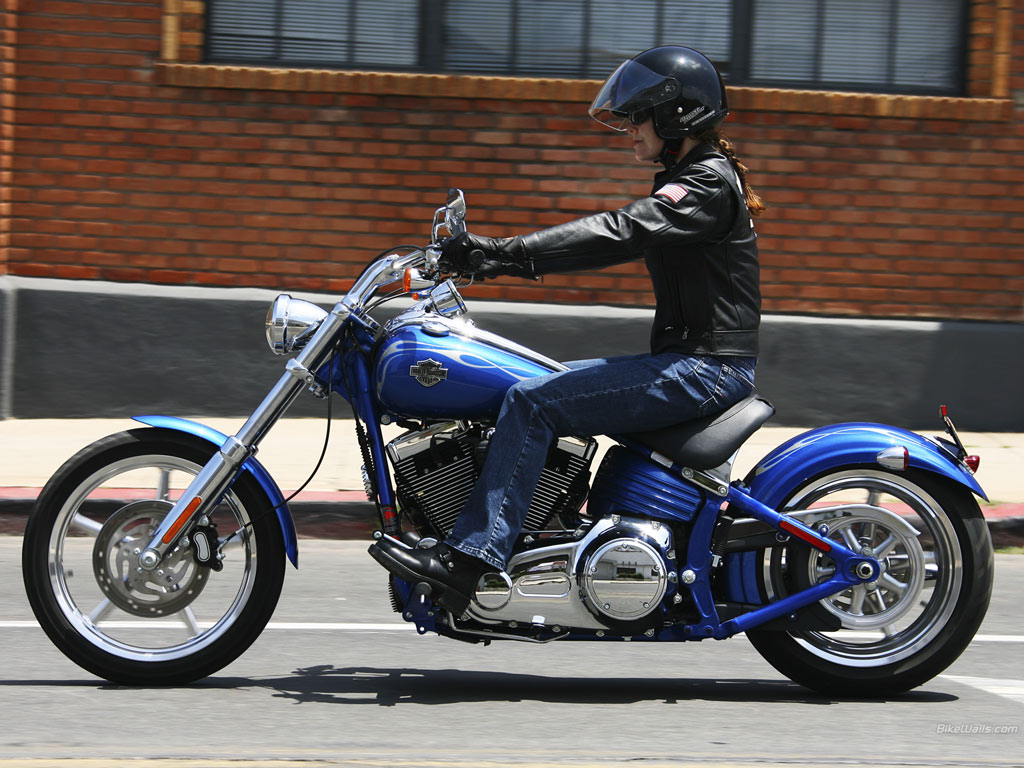 Harley-Davidson FXCWC Softail Rocker C 2010 #4