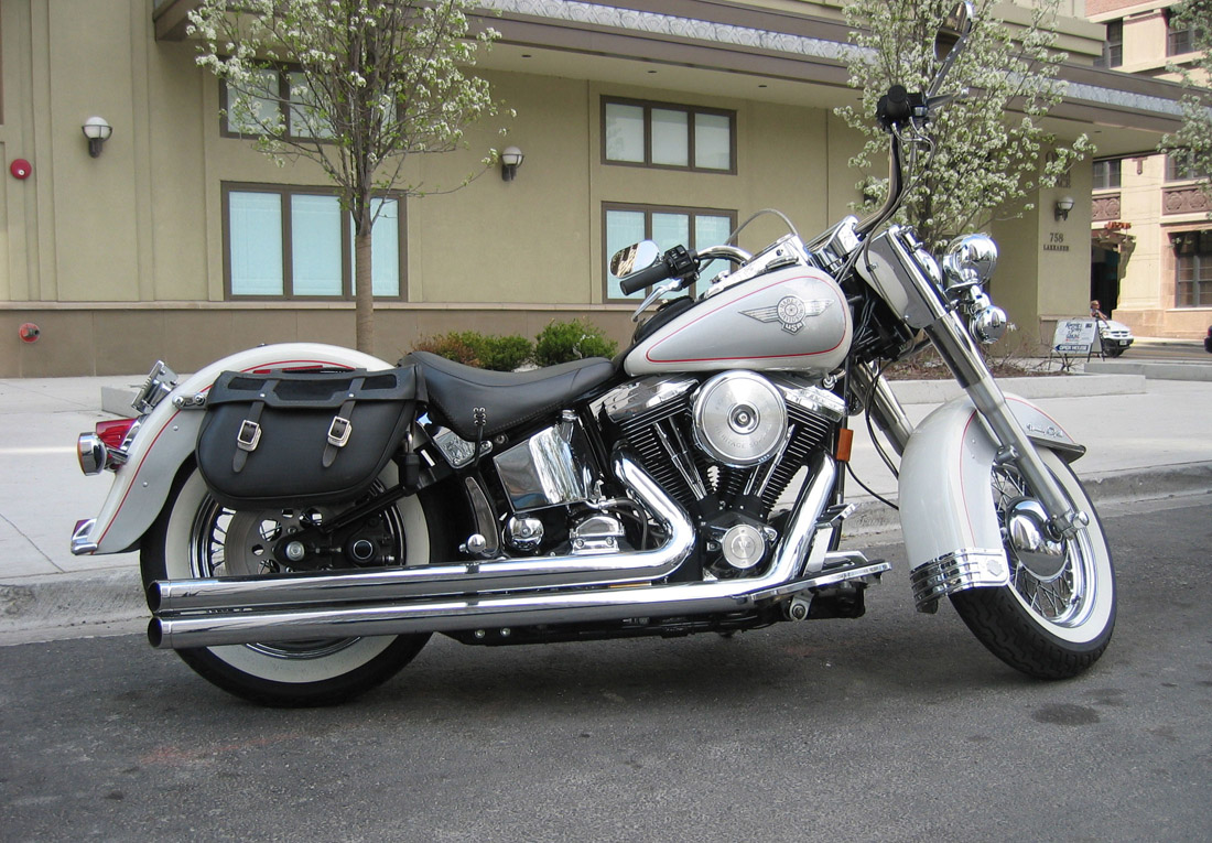 Harley Davidson Heritage Softail Special Image 6