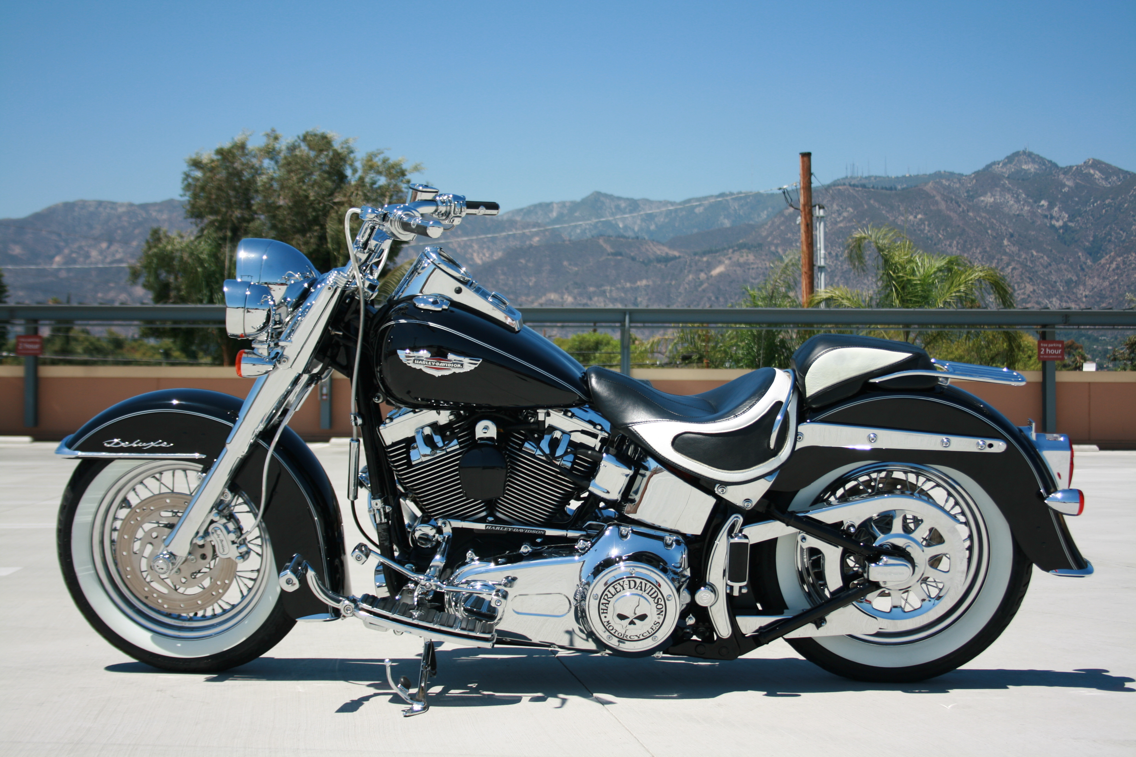 Harley-Davidson Softail Deluxe #9