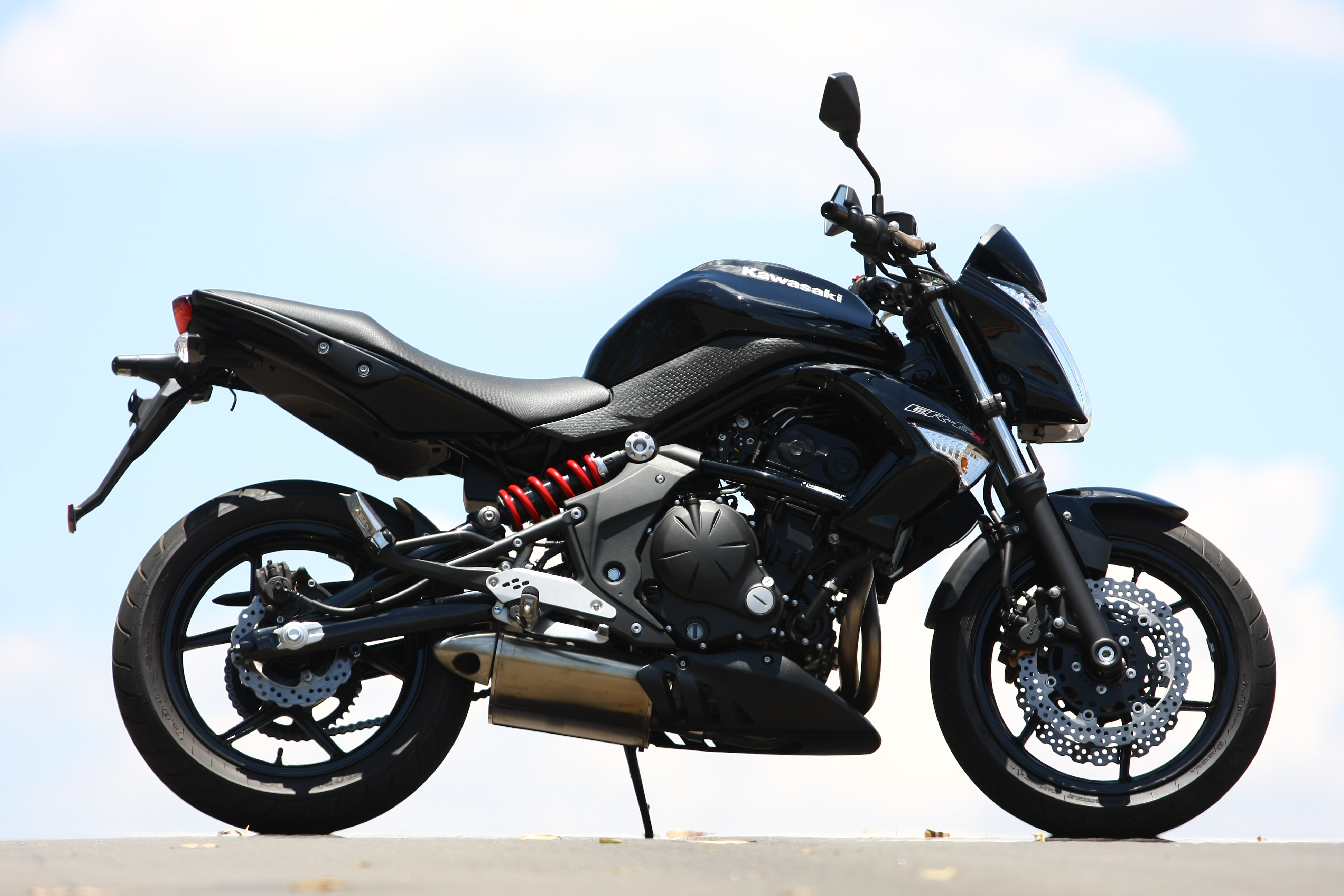 Top Motorcycle & Review: 2010 Kawasaki ER-6n