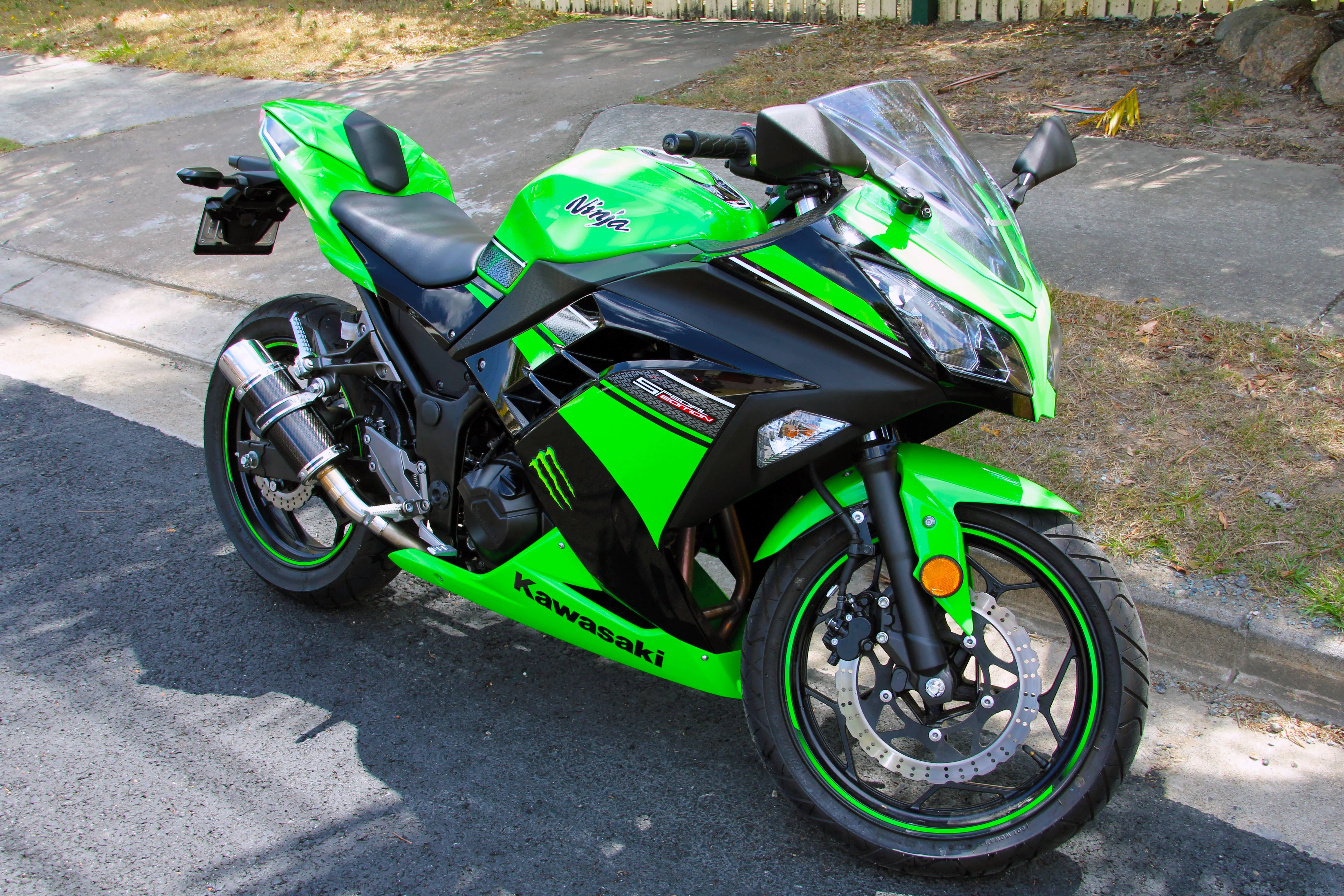 2014 Kawasaki Ninja 250 Moto ZombDrive COM