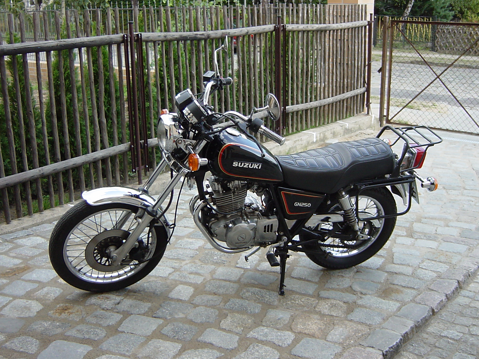 Suzuki GNX 250 E 1982 #4