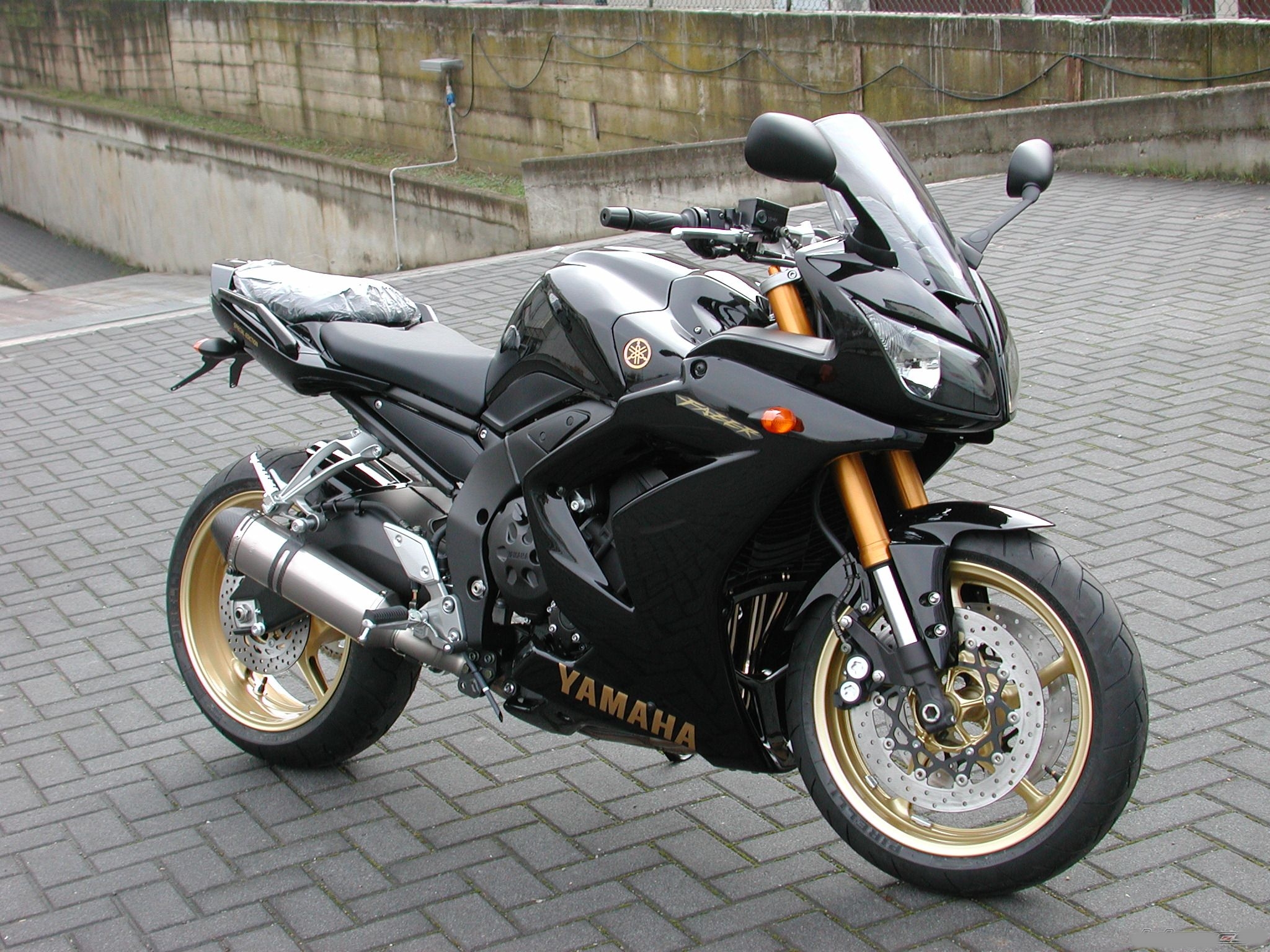 2012 Yamaha FZ1 Review | Motorcycles Specification