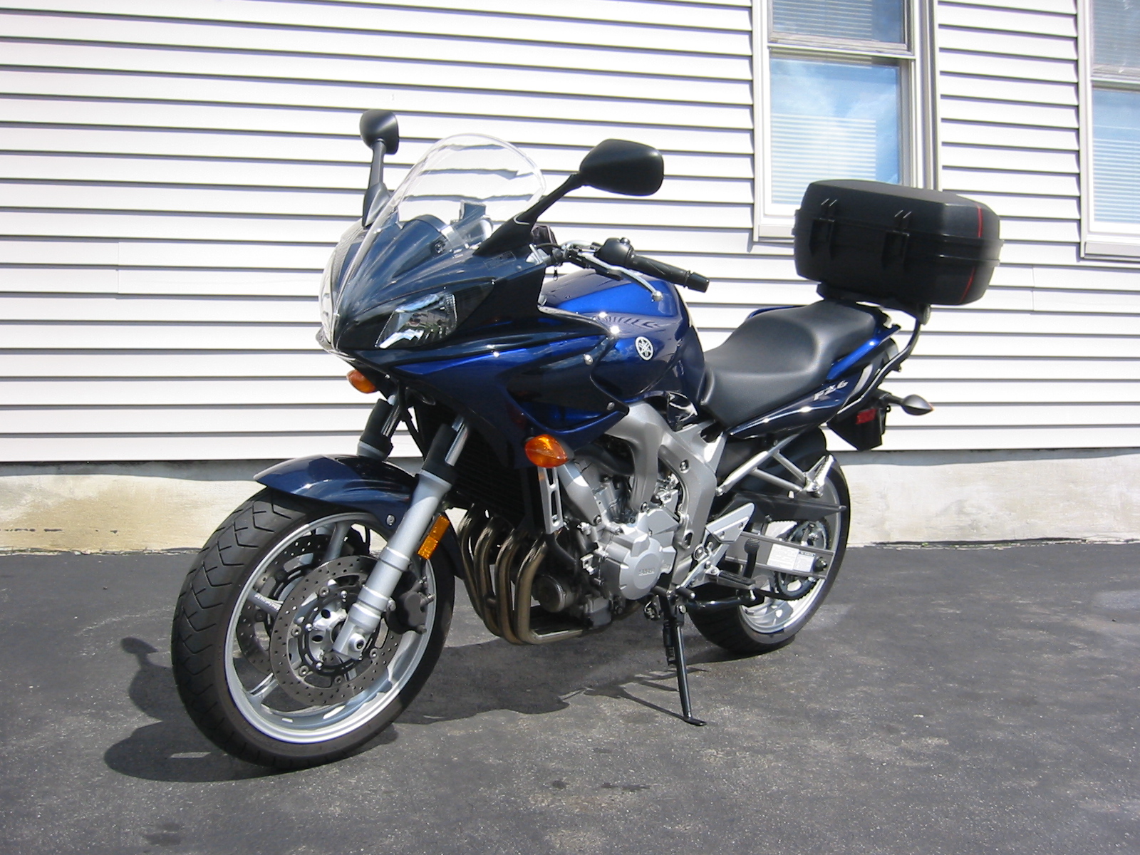 2005 Yamaha FZ6 - Moto.ZombDrive.COM