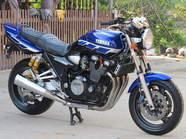 2000 Yamaha XJR 1300: pics, specs and information 