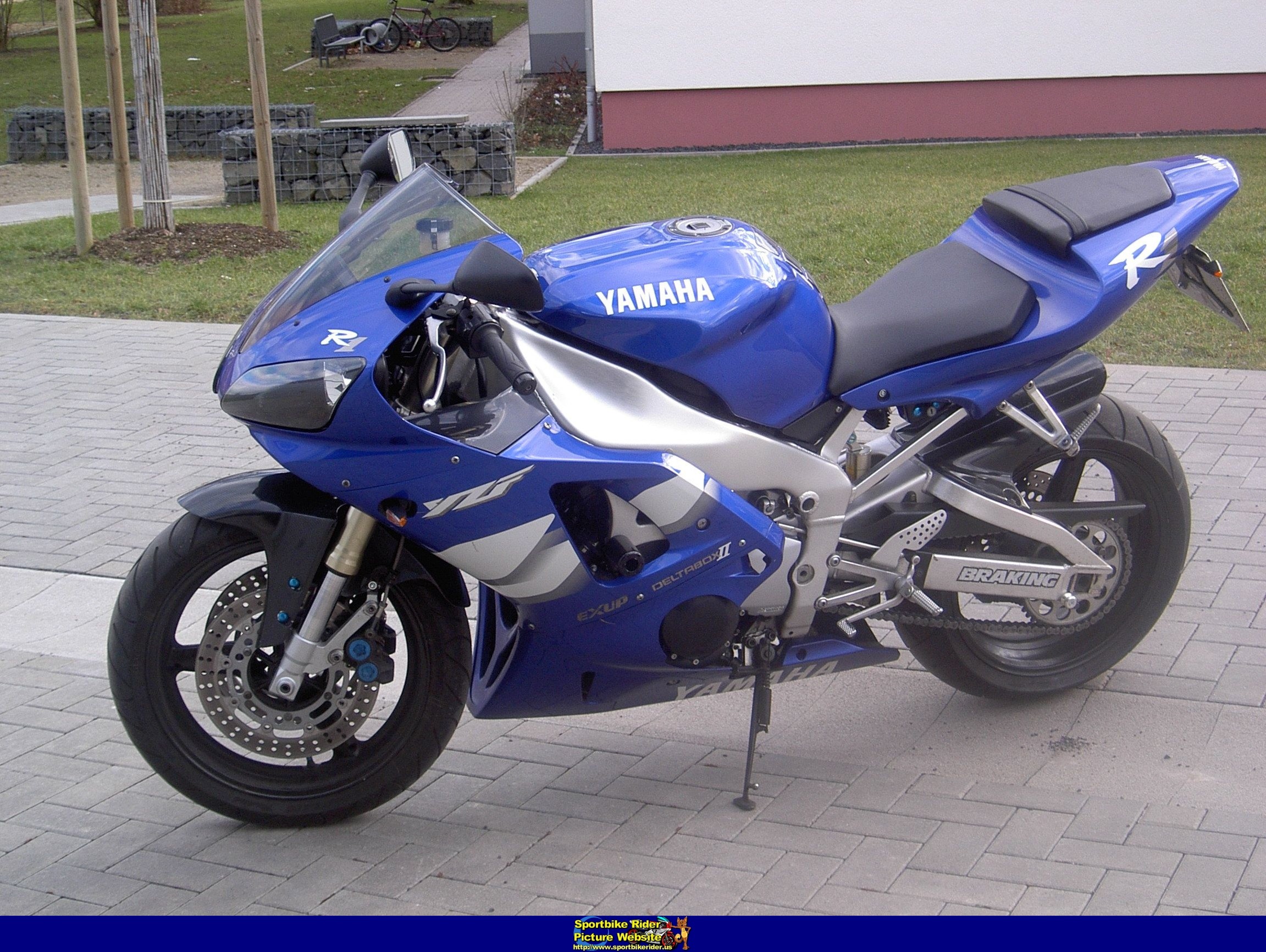 2000 Yamaha YZF R1 - Moto.ZombDrive.COM
