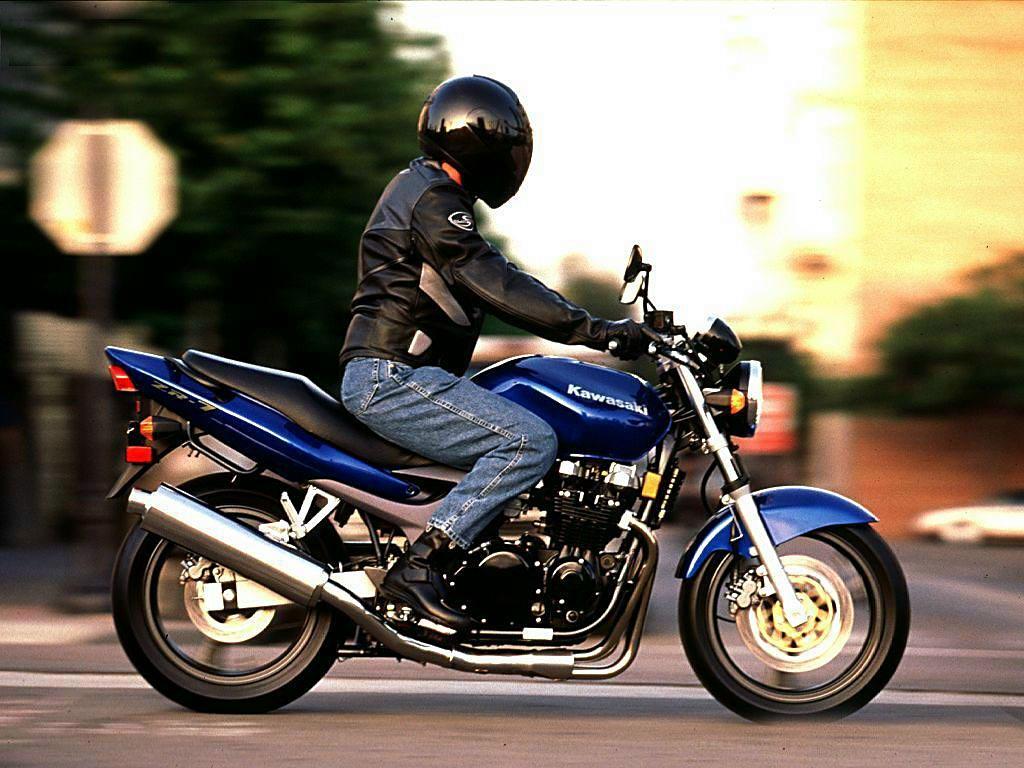 KAWASAKI ZR-7 S 2002 750 cm3 | moto roadster | 21 415 km 
