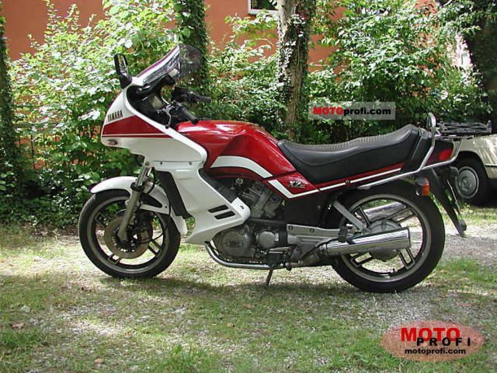 1984 Yamaha XZ 550 - Moto.ZombDrive.COM