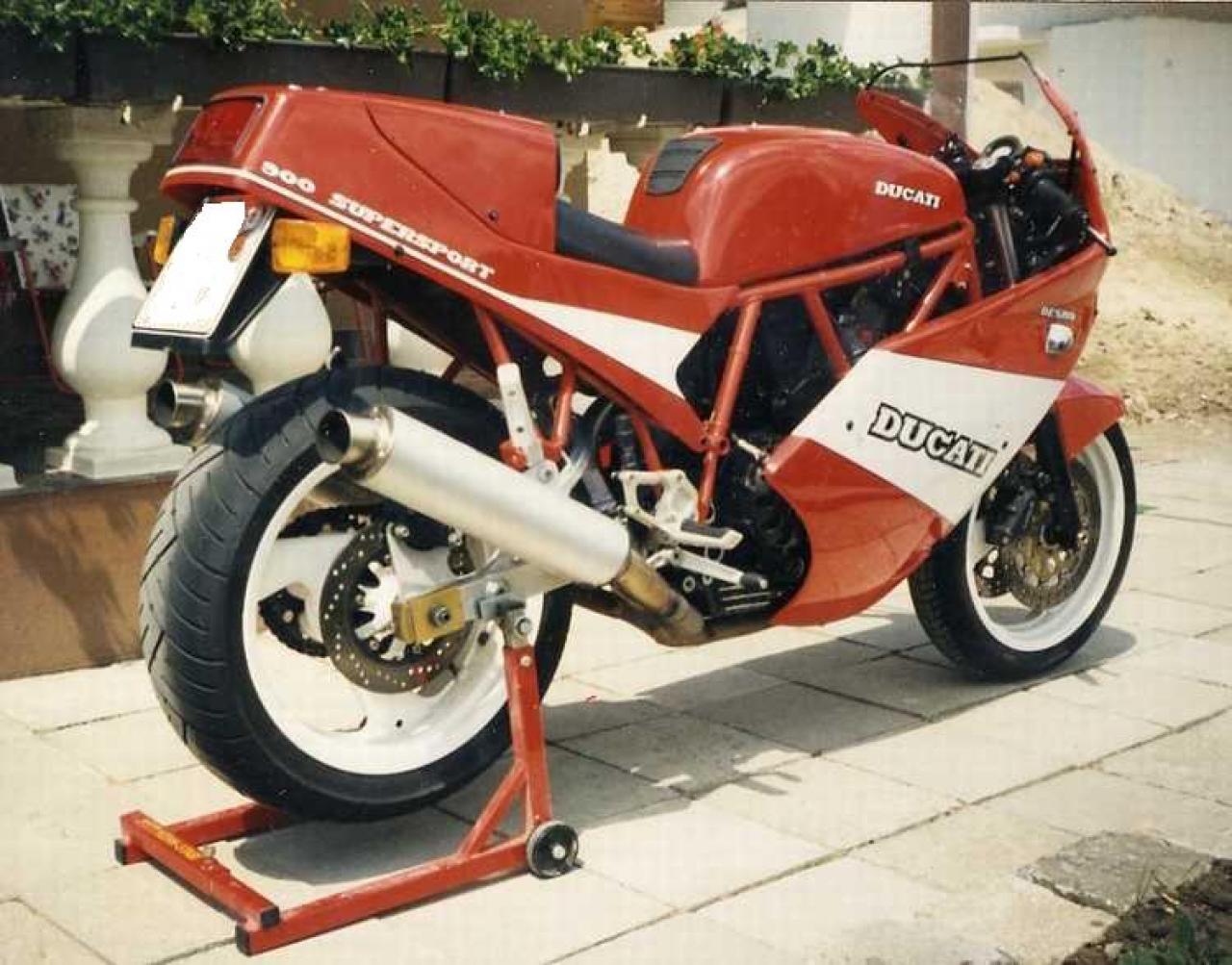 1992 Ducati 900 SS Super Sport - Moto.ZombDrive.COM