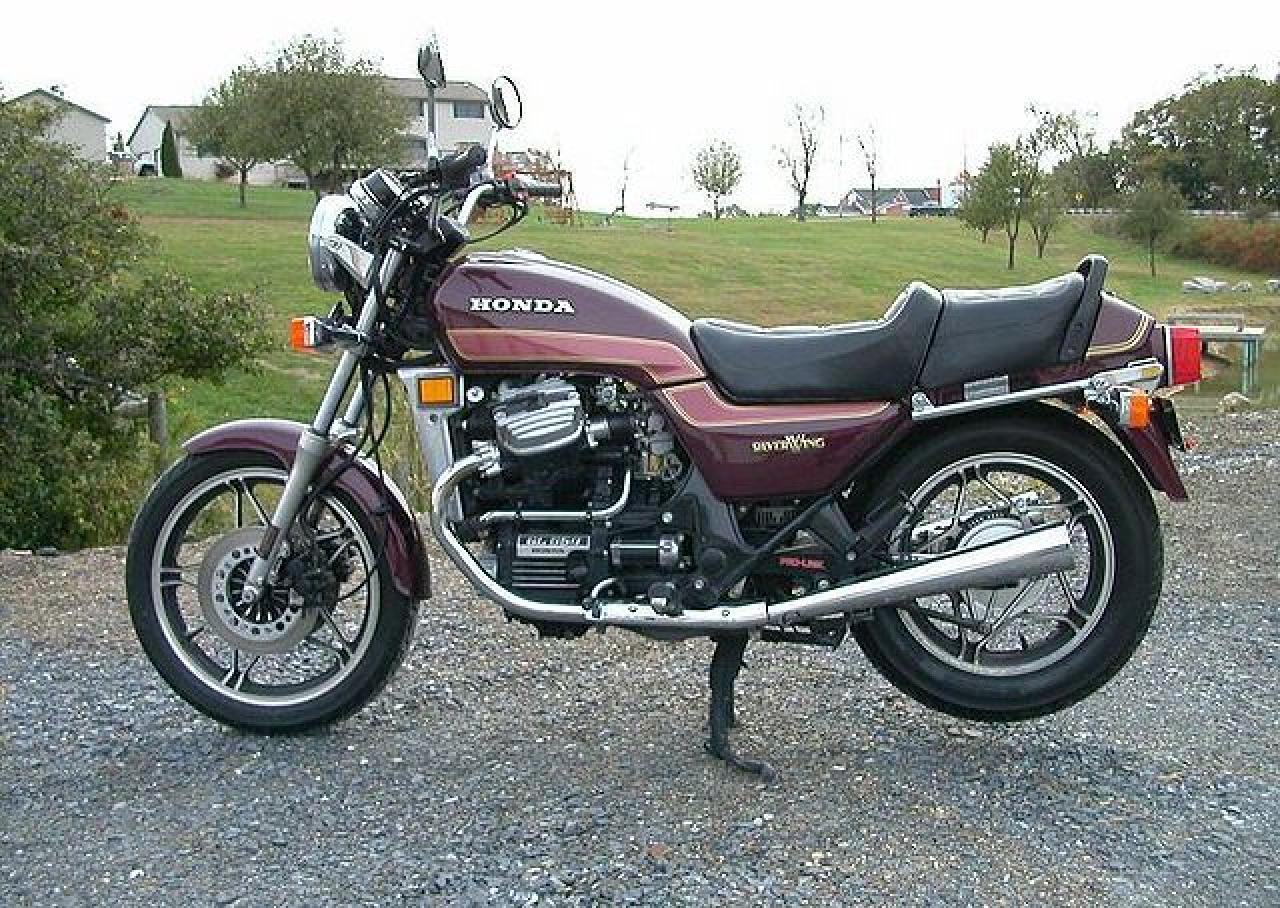 1983 Honda GL650 (reduced effect) - Moto.ZombDrive.COM