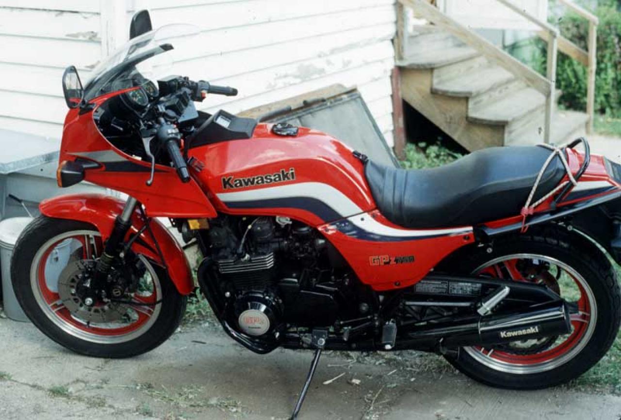 Kawasaki GPZ750 Moto.ZombDrive.COM