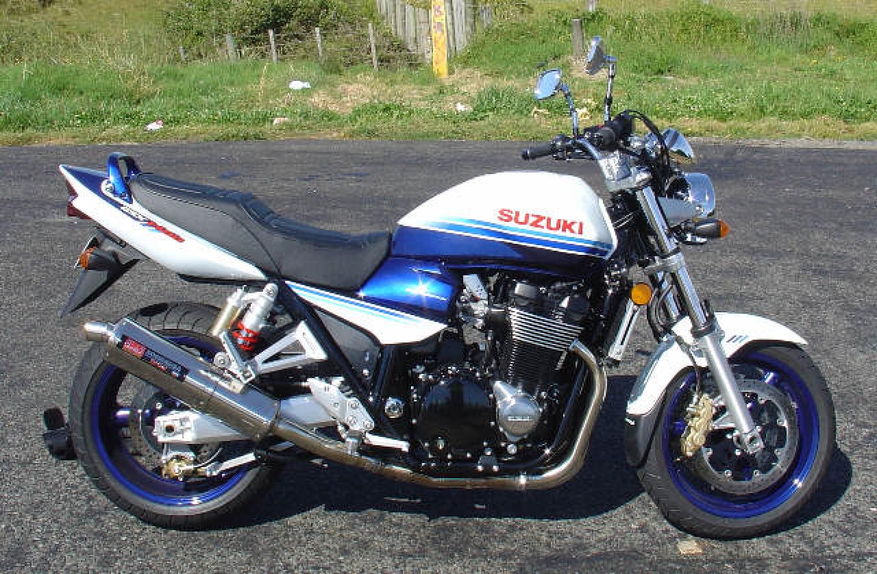 2002 Suzuki GSX 1400 - Moto.ZombDrive.COM