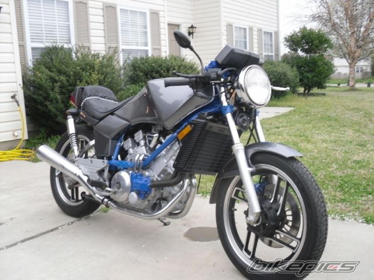 1982 Yamaha XZ 550 (reduced effect) - Moto.ZombDrive.COM