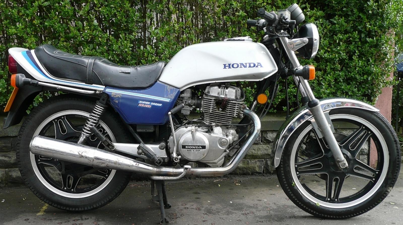 HONDA CB 250 N Superdream Deluxe. Classic 1982 bike with 