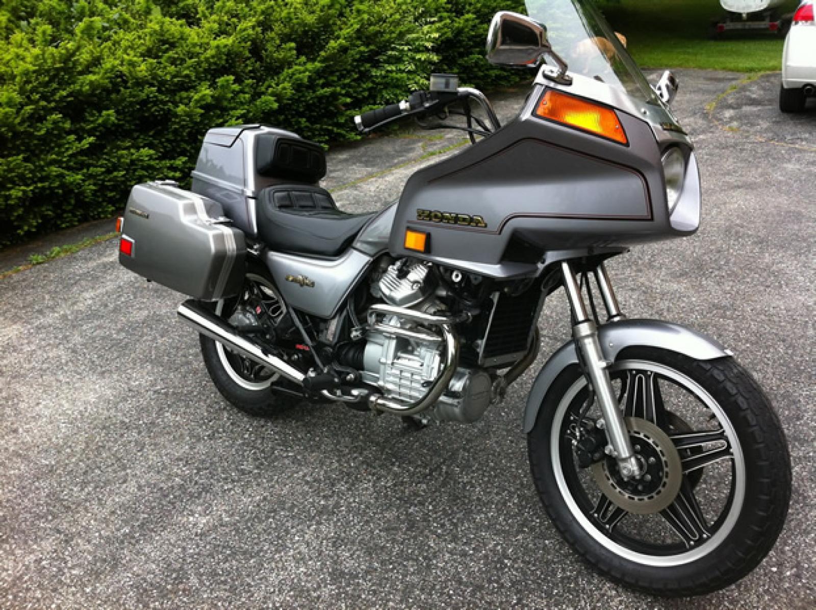 1983 Honda GL500 Silver Wing - Moto.ZombDrive.COM