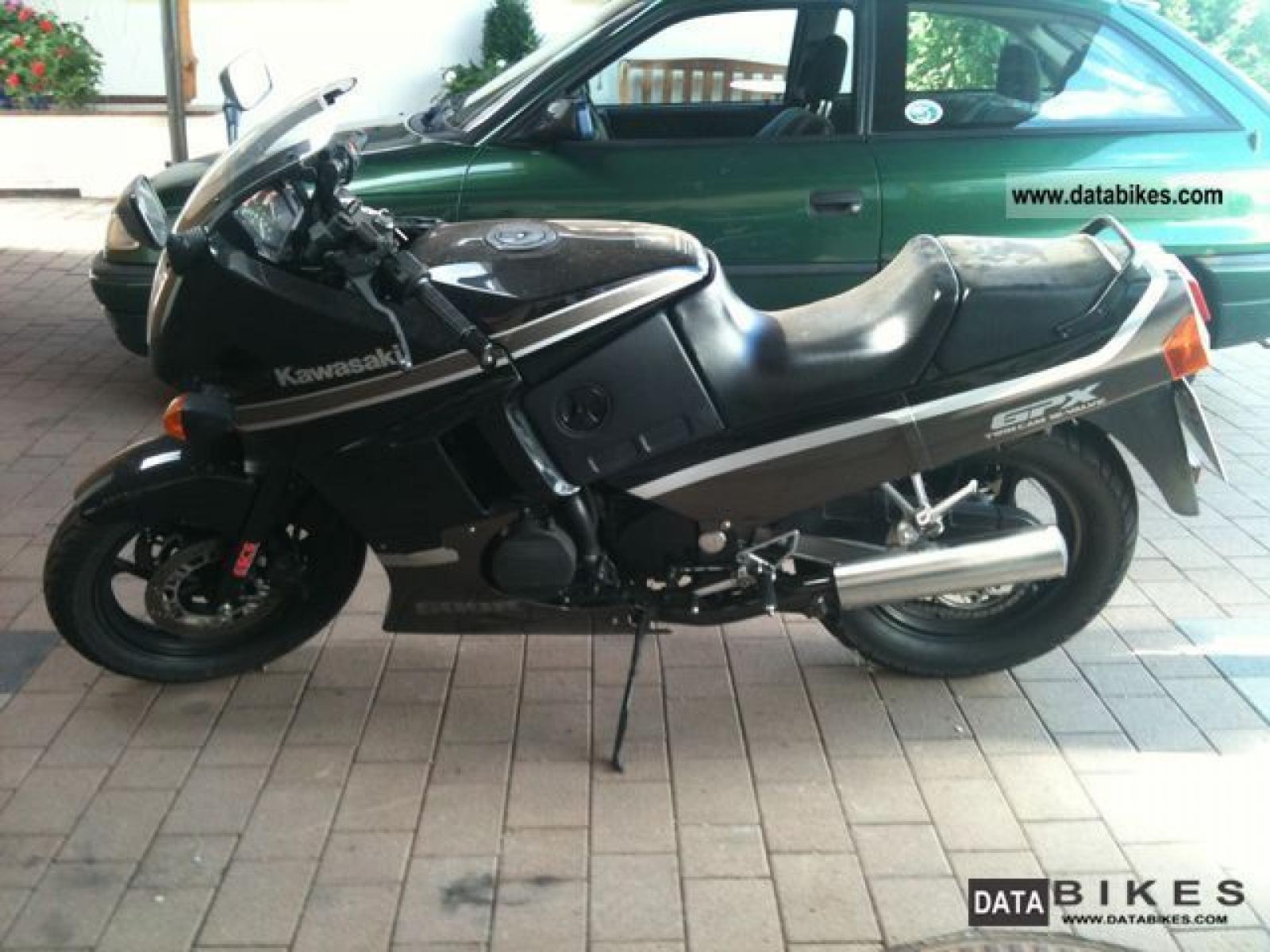 Kawasaki GPX600R - Moto.ZombDrive.COM