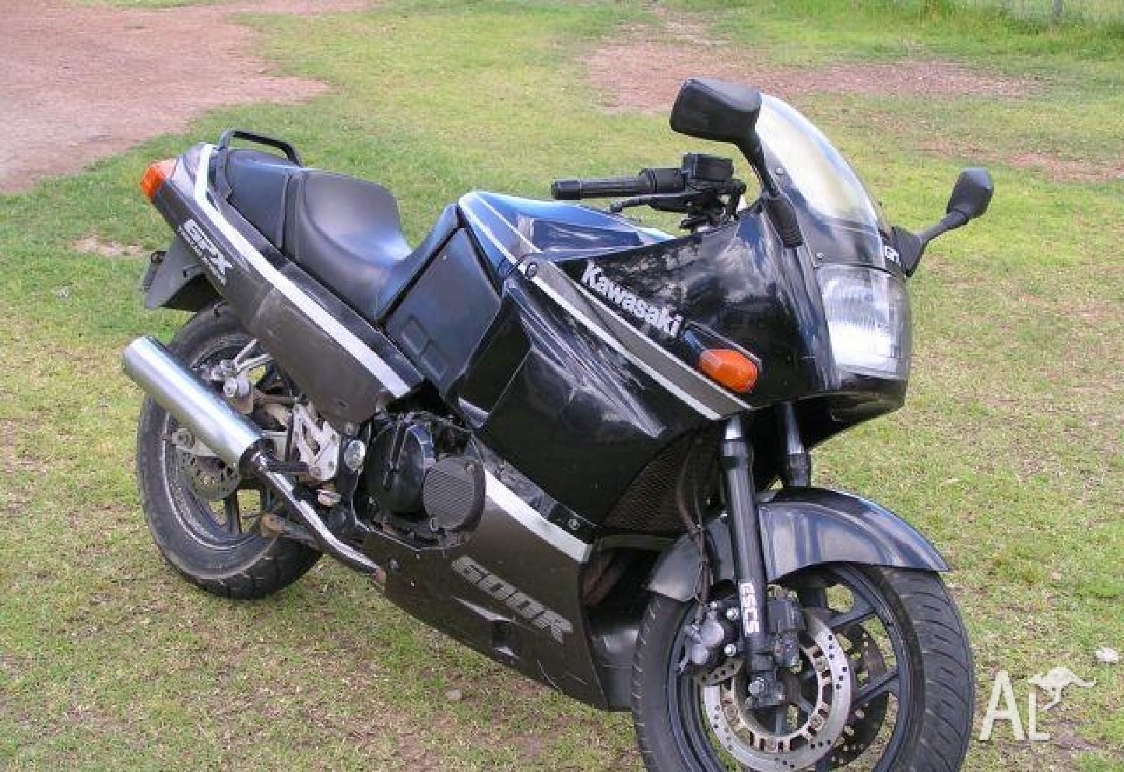 Kawasaki GPX600R - Moto.ZombDrive.COM