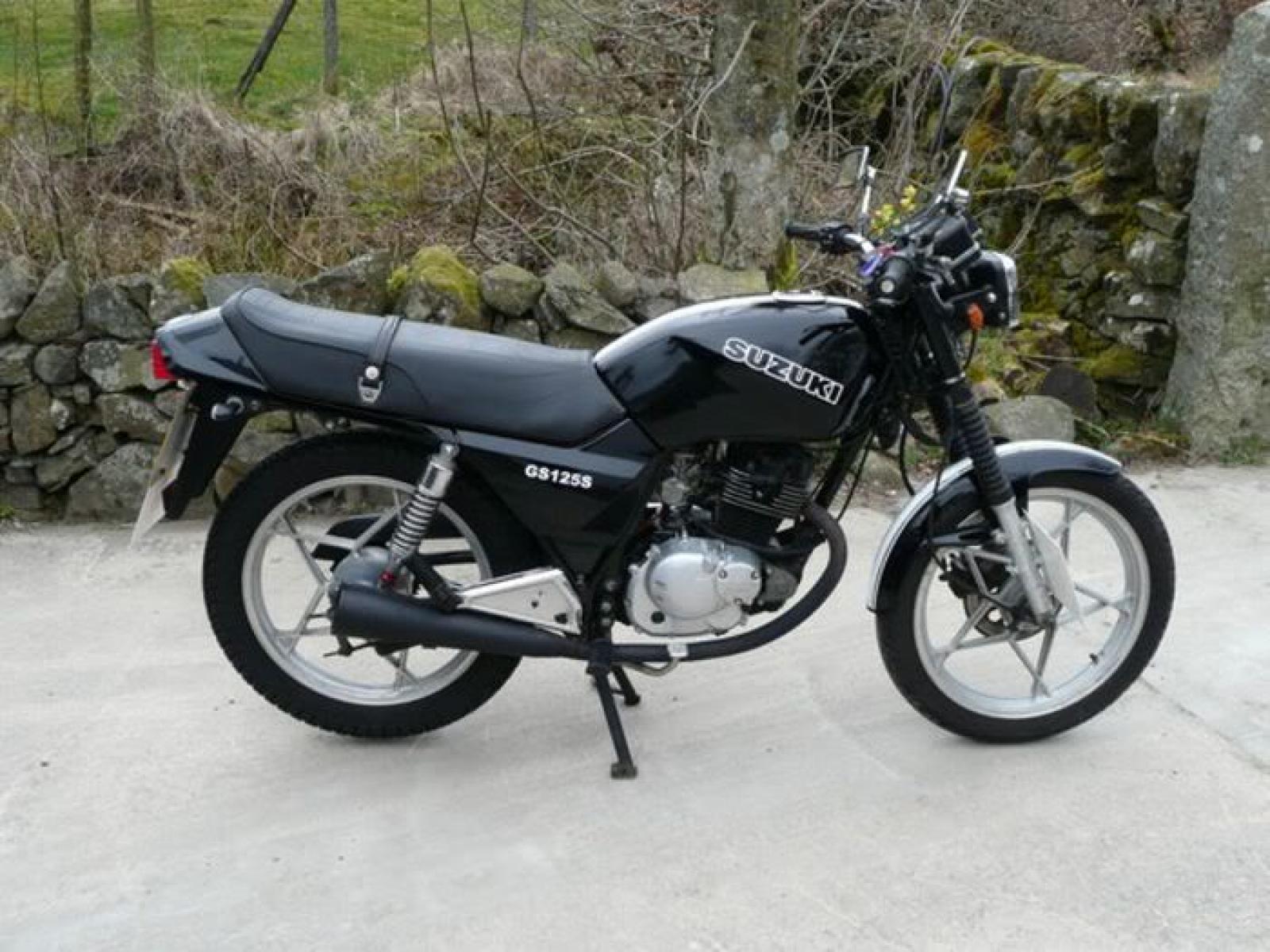 1982 Suzuki GS 125 ESZ specifications and pictures