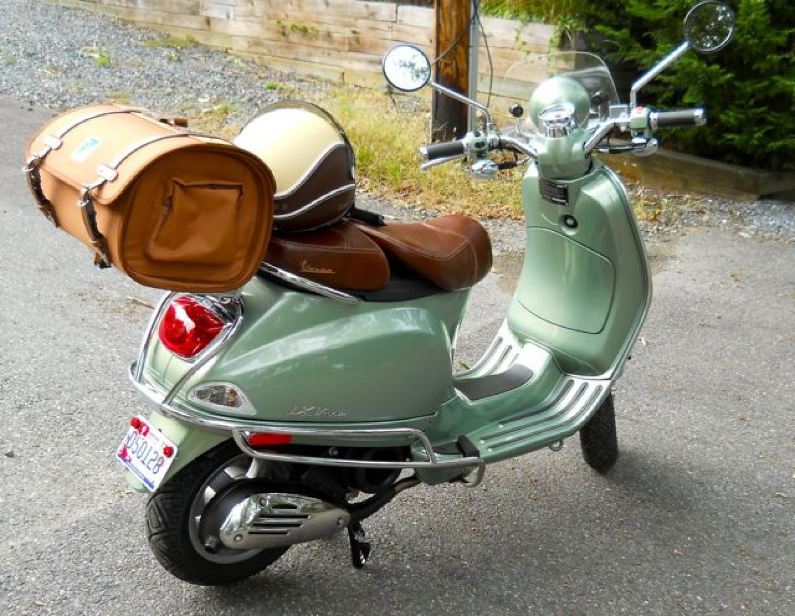 The Best Scooters: VESPA LXV 150 i.e.