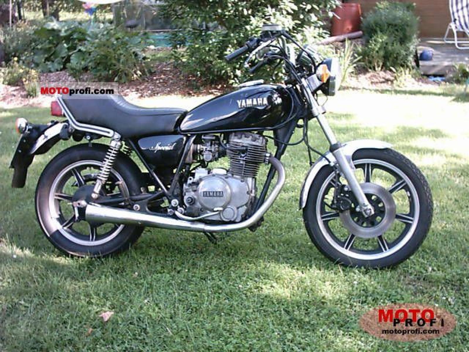 1985 Yamaha XS 400 DOHC (reduced effect) - Moto.ZombDrive.COM