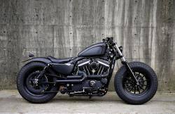 Harley-Davidson Sportster Iron 883 Dark Custom #8
