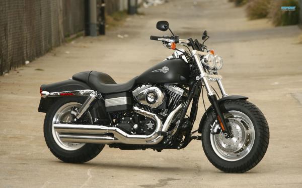 Harley-Davidson Dyna Fat Bob #1