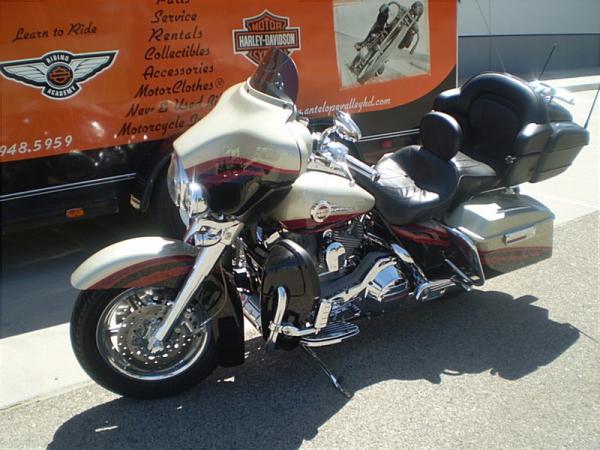 2006 Harley-Davidson FLHTCUSE Screamin Eagle Ultra Classic Electra Glide