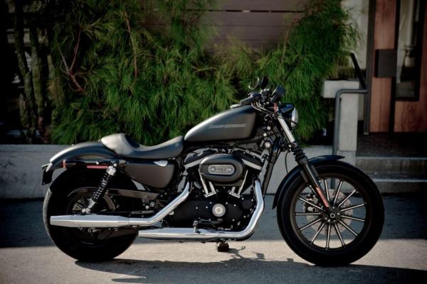 Harley-Davidson Sportster Iron 883 Dark Custom #1