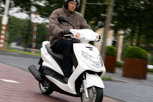MBK Flame 125 - an ideal scooter for the city streets