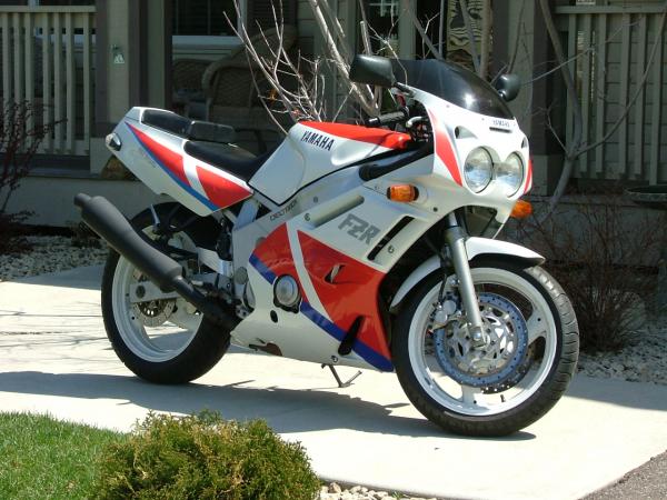 1990 Yamaha FZR 600