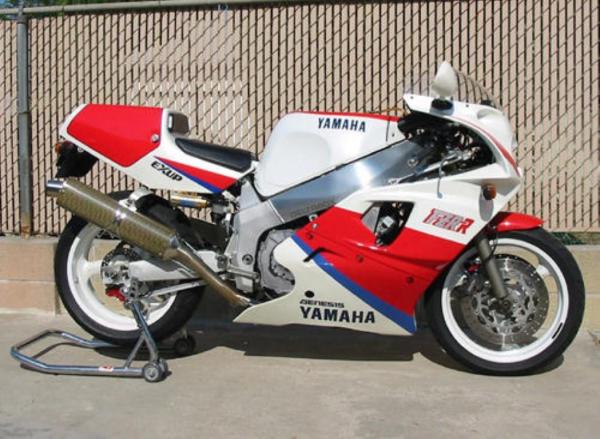 1989 Yamaha FZR 750 R (reduced effect)