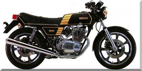 1982 Yamaha XS 400 DOHC (reduced effect)