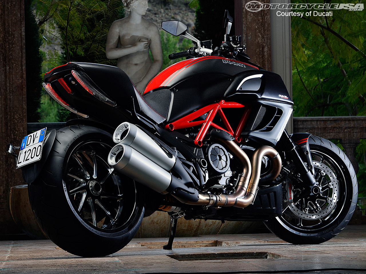 Ducati Diavel Carbon 2013 #14