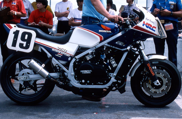 Honda VF750F (reduced effect) 1987 #7