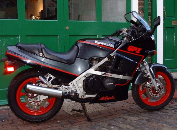 Kawasaki GPZ400 #9