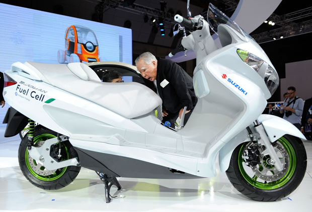 Suzuki Burgman Fuel Cell 2011 #10