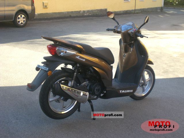 Tauris Avenida 125 4T: a good example of urban scooter #6