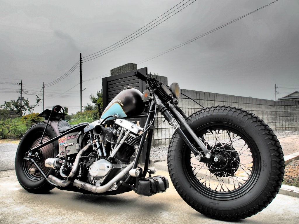 The old-school custom Flyrite Choppers Bobber draws all the eyes! #12