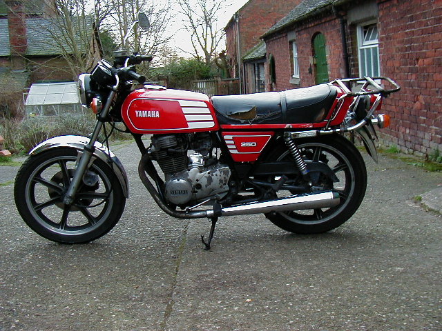 1981 Yamaha RD 250 (reduced effect) #6