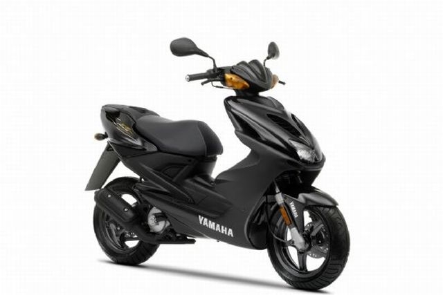 Yamaha YQ 50 Aerox R #1