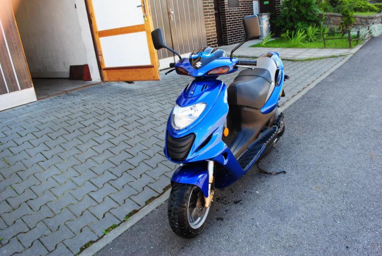 SUZUKI suzuki-katana-50-lc-wassergekuhlt-50-ccm-roller Used - the parking  motorcycles