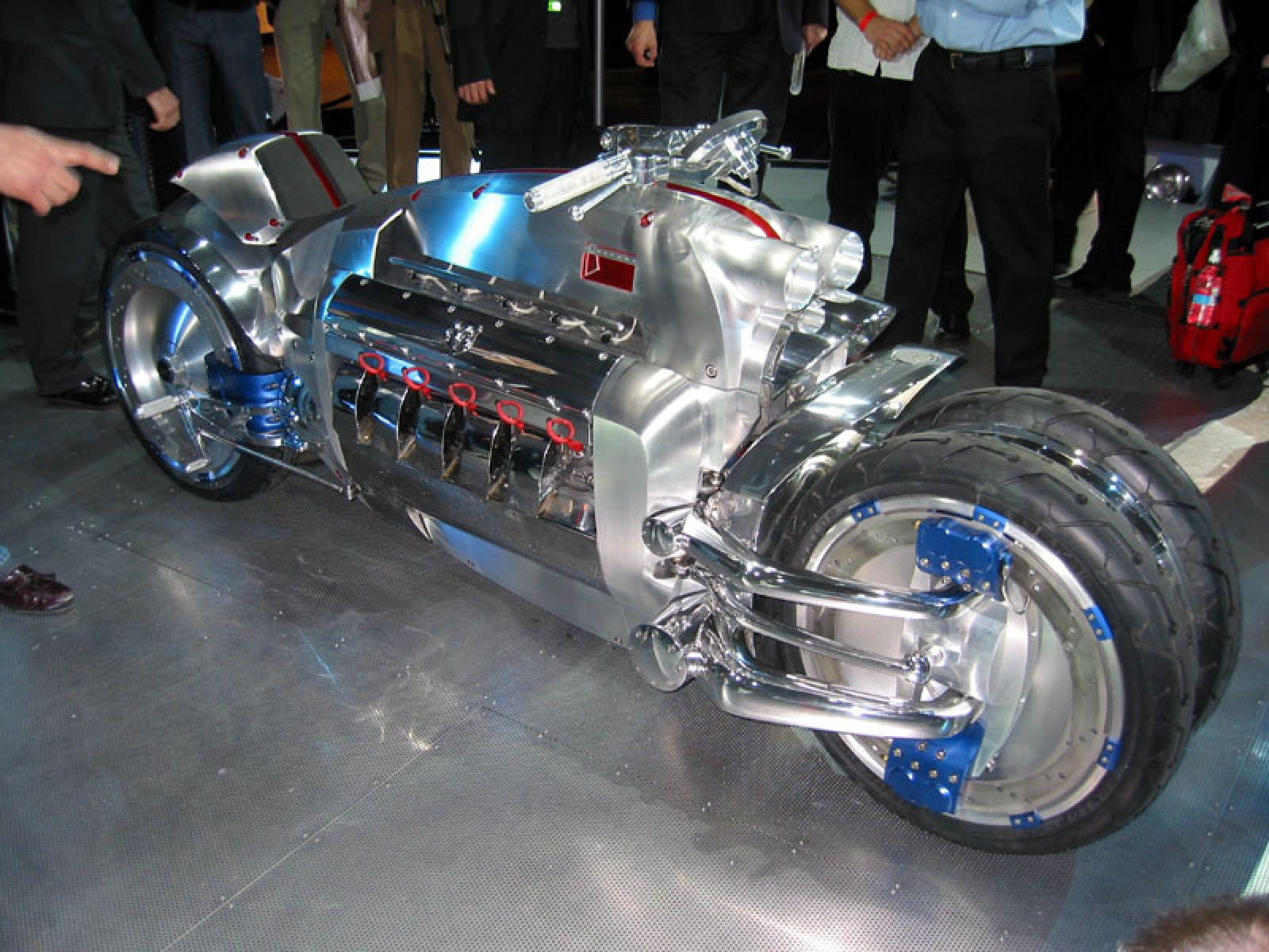 10 лошадиных сил скорость. Dodge Tomahawk (2003). Мотоцикл dodge Tomahawk. MTT Turbine Superbike y2k 420rr. Судзуки самый мощный мотоцикл.