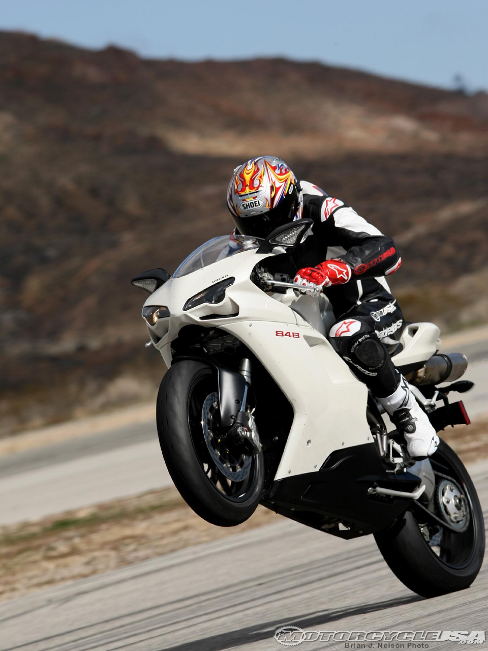 Фото мотоциклов спортивных. Ducati 848 Superbike. Ducati 848 White. Мотоцикл Ducati 848 белый. Ducati 848 Sports.