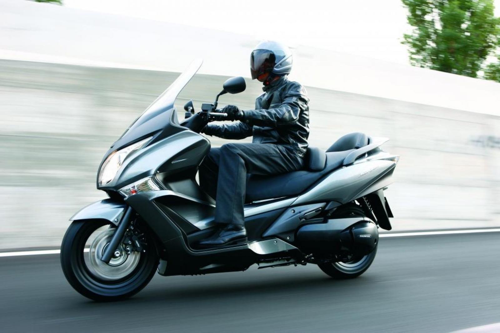 2008 Honda Silver Wing - Moto.ZombDrive.COM