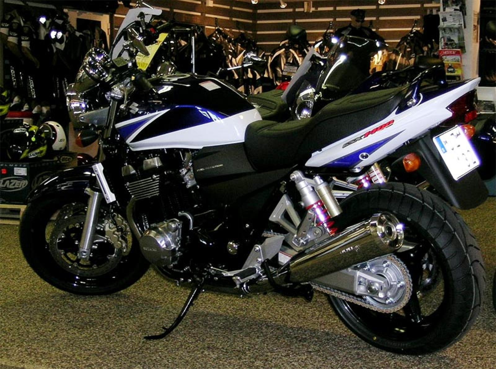Сузуки 1400. Сузуки GSX 1400. Suzuki GSX 1400 2004. Suzuki GSX-R 1400. Suzuki GSX 1400 Special Edition Axis Quad.