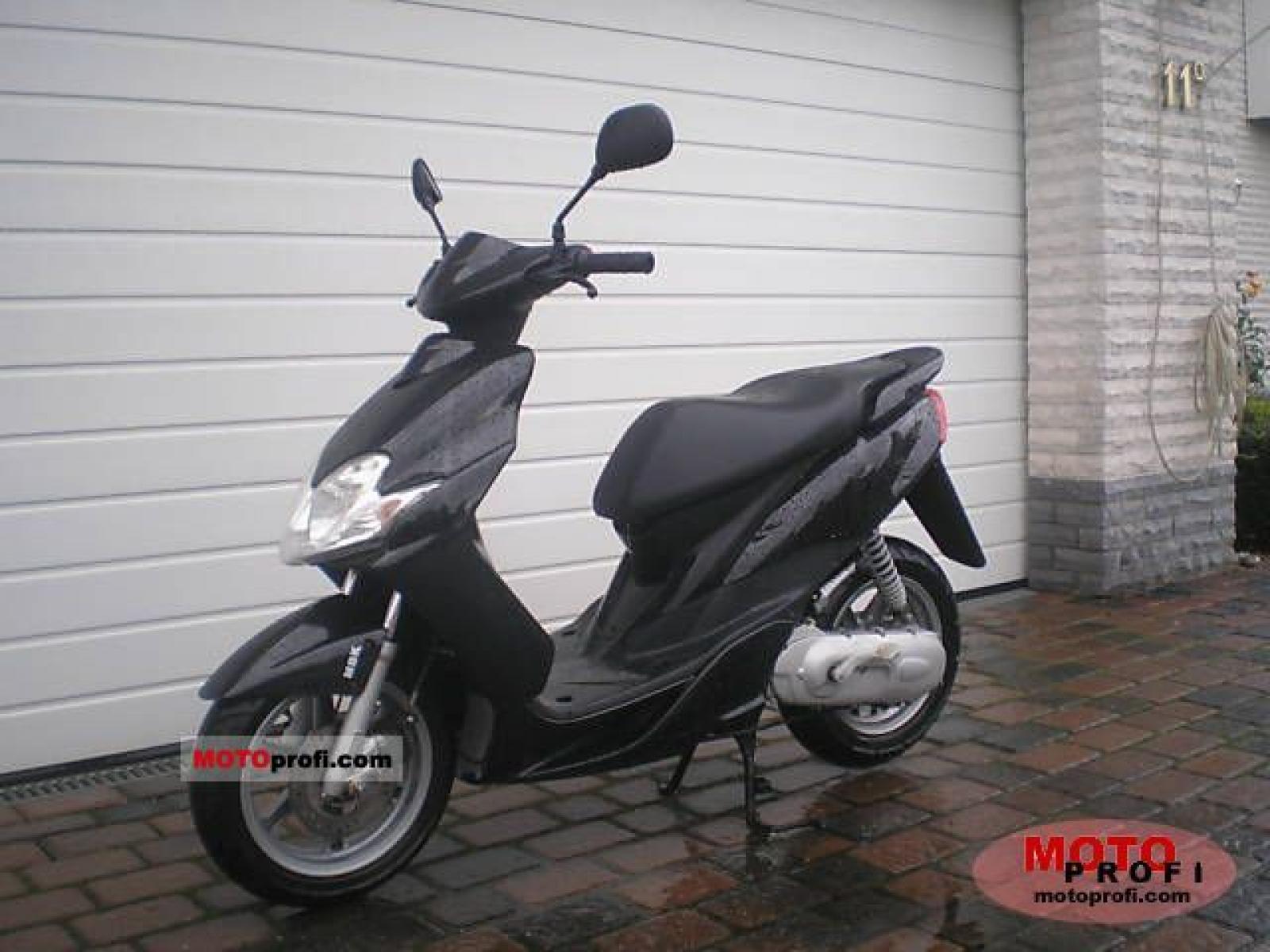Yamaha R - Moto.ZombDrive.COM