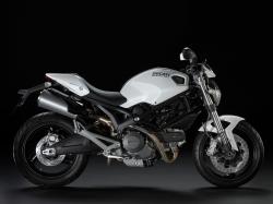 Ducati Monster 696 2011 #2