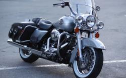 Harley-Davidson FLHRC Road King Classic #12