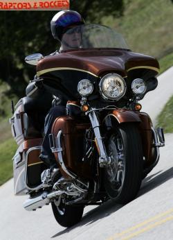 Harley-Davidson FLHTCUSE CVO Ultra Classic Electra Glide Black #5