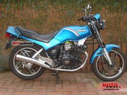 1985 Yamaha XS 400 DOHC (reduced effect)